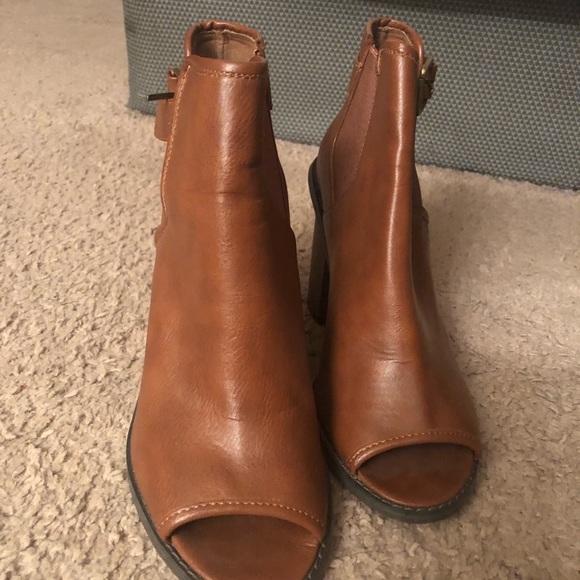 Heels - Picture 2 of 2